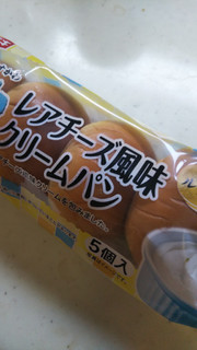 「ヤマザキ 薄皮 レアチーズ風味クリームパン 袋5個」のクチコミ画像 by レビュアーさん
