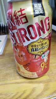 「KIRIN 氷結 STRONG 真紅のリンゴ 缶350ml」のクチコミ画像 by 小梅ママさん