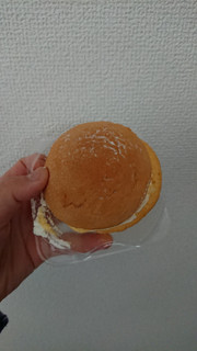 「ローソン Uchi Cafe’ SWEETS 生ブッセ チーズ＆カスタード」のクチコミ画像 by ぴのこっここさん
