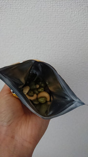 「カルビー miino mix えだ豆黒豆カシューナッツしお味 袋27g」のクチコミ画像 by ぴのこっここ就寝中さん