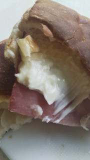 「Pasco 塩パン ハム＆チーズ 袋2個」のクチコミ画像 by レビュアーさん