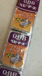 「Q・B・B ワインに合うベビーチーズ アンチョビ＆オリーブ入り 袋15g×4」のクチコミ画像 by レビュアーさん