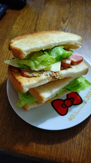 「カフェ・ド・クリエ 2つのサンド BLTとパンプキンチーズ」のクチコミ画像 by レビュアーさん