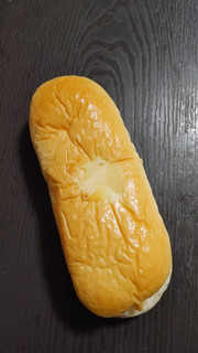 「ファミリーマート ファミマ・ベーカリー クリームを味わうクリームパン」のクチコミ画像 by レビュアーさん