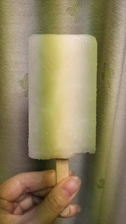 「セブンプレミアム まるで和梨を冷凍したような食感のアイスバー 袋70ml」のクチコミ画像 by 高野アイスさん
