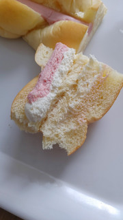「ロバパン いちごミルクツイスト 袋1個」のクチコミ画像 by レビュアーさん