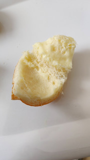 「セイコーマート Secoma ホワイトチョコクリームパン」のクチコミ画像 by レビュアーさん