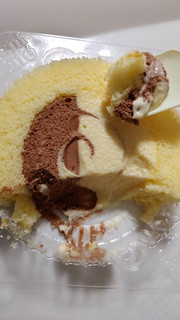 「ローソン Uchi Cafe’ SWEETS×八天堂 かすたーどチョコロール」のクチコミ画像 by レビュアーさん