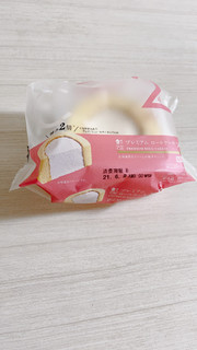 「ローソン Uchi Cafe’ SWEETS プレミアムロールケーキ×2」のクチコミ画像 by のんみるくさん