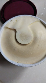 「ハーゲンダッツ ミニカップ CREAMY GELATO ヘーゼルナッツ＆ミルク カップ110ml」のクチコミ画像 by なんやかんやさん
