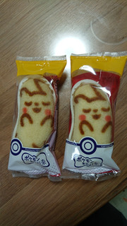 「東京ばな奈 ピカチュウ東京ばな奈「見ぃつけたっ」 バナナのみ風 袋2個」のクチコミ画像 by ぴのこっここさん