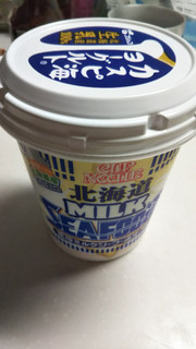 「日清食品 カップヌードル 北海道濃厚ミルクシーフー道ヌードル カップ81g」のクチコミ画像 by なんやかんやさん