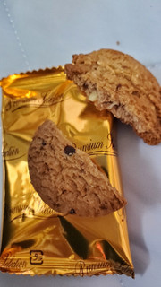 「サンエス S＆V マカデミアナッツクッキー チョコチップ入り 袋8枚」のクチコミ画像 by レビュアーさん
