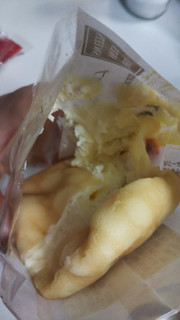 「セブン-イレブン もっちりクレープ レアチーズクリーム＆レアチーズホイップ」のクチコミ画像 by なんやかんやさん