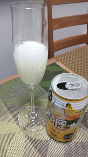 「アサヒ 贅沢搾り ミルクテイストプラスバナナ 缶350ml」のクチコミ画像 by なんやかんやさん