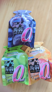「オリヒロ ぷるんと蒟蒻ゼリー 巨峰＋マスカット＋マンゴー 袋24個」のクチコミ画像 by まめぱんださん