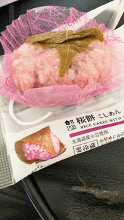 「ローソン Uchi Cafe’ 桜餅 こしあん」のクチコミ画像 by マナティ優さん