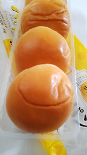 「ヤマザキ 薄皮 チーズクリームパン 袋4個」のクチコミ画像 by ナチュラルさん
