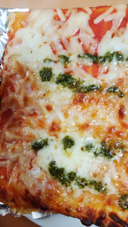 「シャトレーゼ 糖質86％カットのピザ マルゲリータ 袋2枚」のクチコミ画像 by はるなつひさん