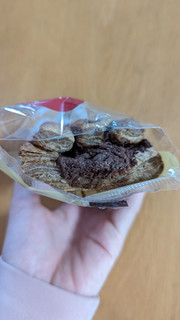 「ファミリーマート ファミマ・ベーカリー クッキーチョコパイ」のクチコミ画像 by Monakaさん