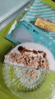 「ローソン Uchi Cafe’ × Milk MILK ロールケーキ 練乳ソース入り」のクチコミ画像 by minorinりん さん