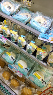 「ローソン Uchi Cafe’ × Milk MILK ロールケーキ 練乳ソース入り」のクチコミ画像 by minorinりん さん