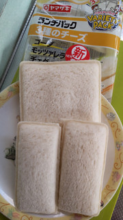 「ヤマザキ ランチパック 3種のチーズ」のクチコミ画像 by minorinりん さん