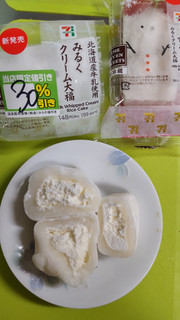 「セブン-イレブン 北海道産牛乳使用 みるくクリーム大福」のクチコミ画像 by minorinりん さん