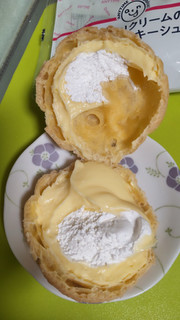 「イトーヨーカドー ANYTIME DOLCE たっぷりクリームのダブルクッキーシュー 1個」のクチコミ画像 by minorinりん さん
