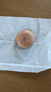 「ファミリーマート ファミマスイーツ もっちり食感の桜まんじゅう 袋1個」のクチコミ画像 by Monakaさん
