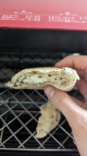 「セブン＆アイ セブンプレミアム ごまとチーズクリームのパン 3個」のクチコミ画像 by Monakaさん