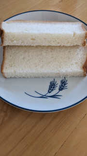 「イオン ベーカーズアンドベーカリー 毎日の食卓食パン 6枚」のクチコミ画像 by まめぱんださん