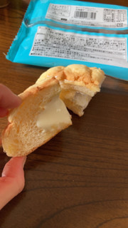 「Pasco ホイップメロンパン チーズクリーム 袋1個」のクチコミ画像 by きみまるさん