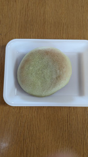 「ファミリーマート ファミマルBakery もちっと食感の北海道メロンパン」のクチコミ画像 by Monakaさん