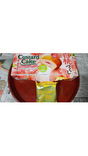 「ロッテ 白桃づくしのカスタードケーキ 箱6個」のクチコミ画像 by ピクルス大王さん
