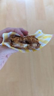 「ファミリーマート 油淋鶏ソースinファミチキ」のクチコミ画像 by Monakaさん