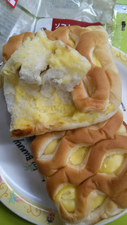「ファミリーマート ファミマルBakery ソフトなチーズクリームパン」のクチコミ画像 by minorinりん さん