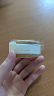 「ファミリーマート ファミマルSweets バタービスケットサンド チーズ」のクチコミ画像 by Monakaさん