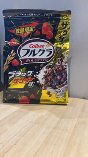 「カルビー フルグラ ブラックサンダー味 袋550g」のクチコミ画像 by erikkoさん