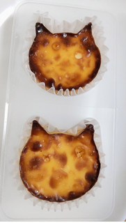 「オールハーツ・カンパニー にゃんともおいしいベイクドチーズケーキ 袋2個」のクチコミ画像 by はるなつひさん