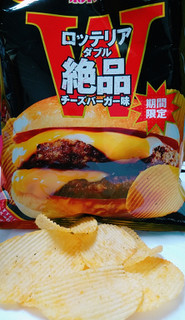「カルビー ポテトチップス ロッテリア ダブル絶品チーズバーガー味 袋100g」のクチコミ画像 by nag～ただいま留守にしております～さん