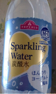 「イオン トップバリュ（TOPVALU） スパークリングウォーター 炭酸水 ほんのりヨーグルト風味 500ml」のクチコミ画像 by レビュアーさん