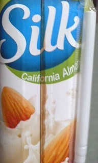 「silk california almond milk」のクチコミ画像 by so乃さん