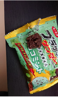 「有楽製菓 ブラックサンダープリティスタイル チョコミント 袋54g」のクチコミ画像 by ぺりちゃんさん
