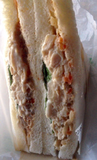 「ファミリーマート 蒸し鶏と根菜のサラダサンド」のクチコミ画像 by レビュアーさん