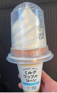 「ローソン Uchi Cafe’ ミルクワッフルコーン 180ml」のクチコミ画像 by パン太郎さん