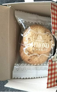 「森永製菓 アーモンドクッキー 箱2枚×6」のクチコミ画像 by シロですさん