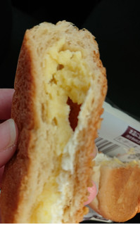 「ローソン NL ブランのダブルクリームパン」のクチコミ画像 by ぺりちゃんさん