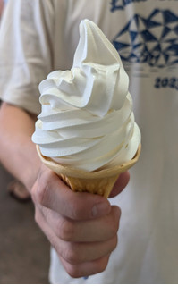 「道の駅 津かわげ 安濃津牧場からの贈り物 生ソフトクリーム」のクチコミ画像 by はるなつひさん