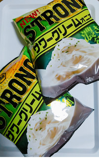 「湖池屋 STRONG ポテトチップス サワークリームオニオン 袋56g」のクチコミ画像 by nag～ただいま留守にしております～さん